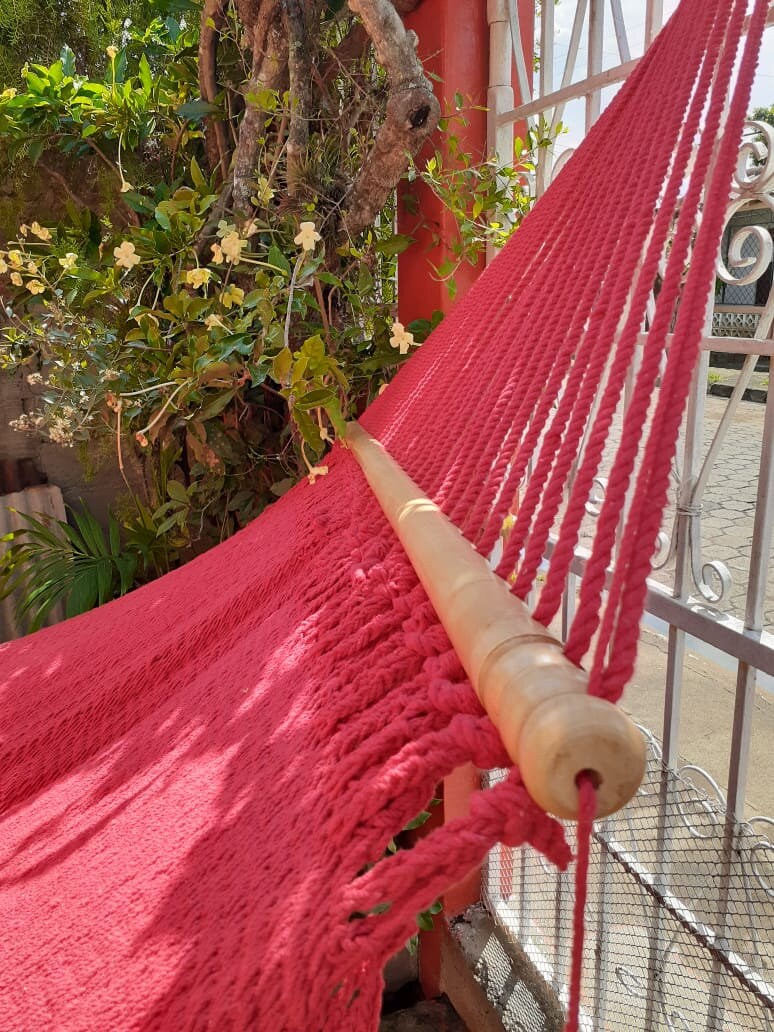 Family Red Hammock with Beautiful Lace - Natural Cotton | Columpiame