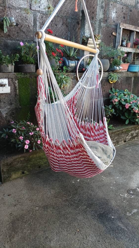Red and White Hanging Chair with Wood - Natural Cotton | Columpiame