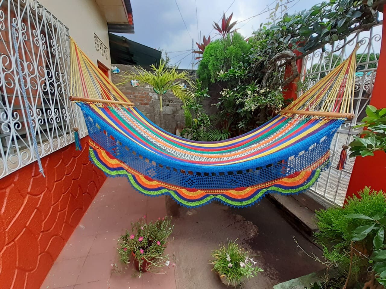 Color Coordinated Hammock - Natural Cotton with Wood | Columpiame