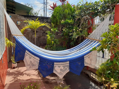 White and Blue Heart-Shaped Hammock - Natural Cotton | Columpiame