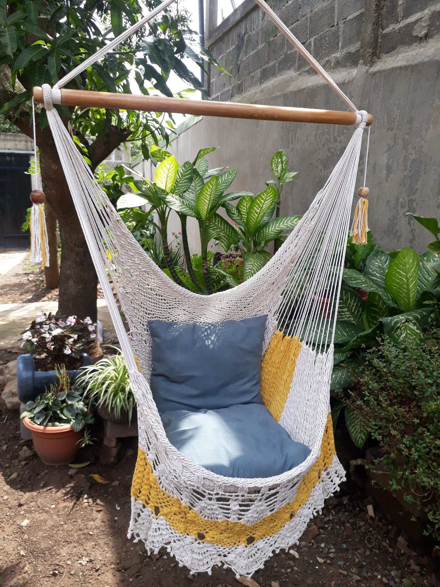 Beautiful Yellow and White Hanging Chair - Natural Cotton | Columpiame