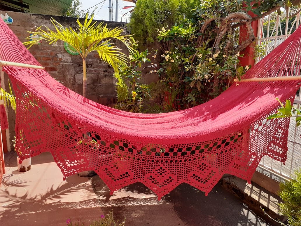 Family Red Hammock with Beautiful Lace - Natural Cotton | Columpiame