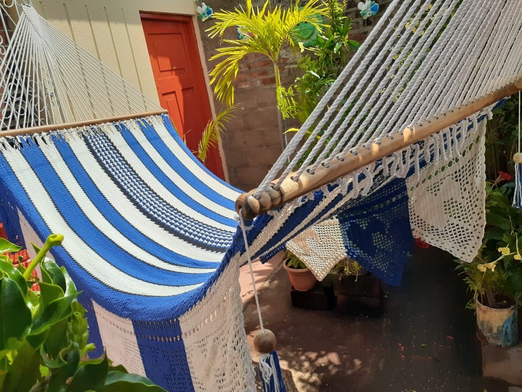 White and Blue Heart-Shaped Hammock - Natural Cotton | Columpiame