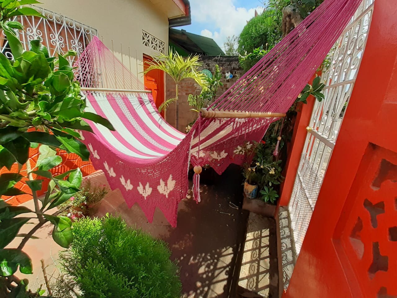 Pink and White Hammock with Flowers Design - Natural Cotton | Columpiame