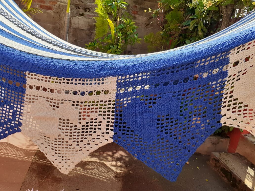 White and Blue Heart-Shaped Hammock - Natural Cotton | Columpiame
