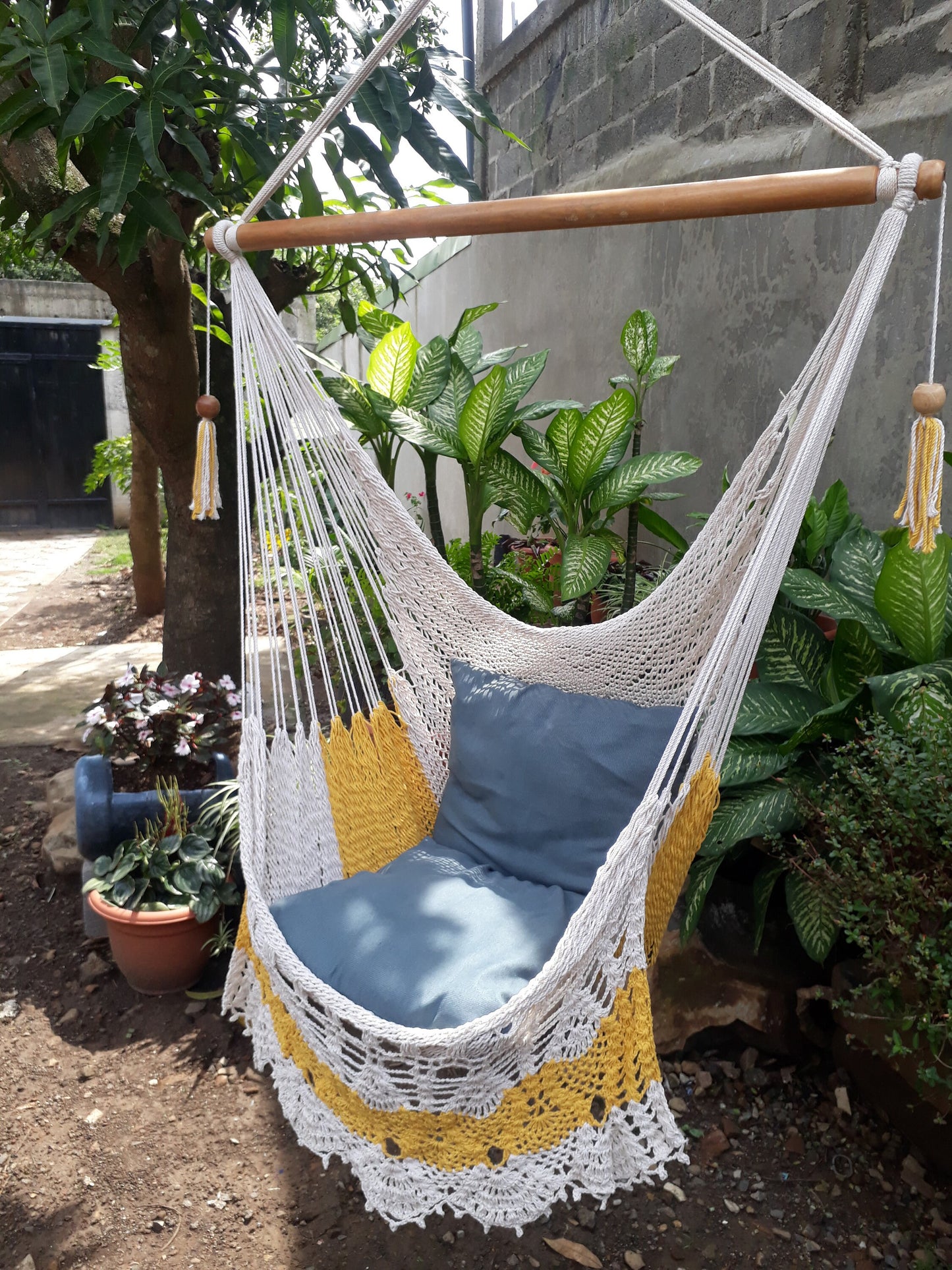 Beautiful Yellow and White Hanging Chair - Natural Cotton | Columpiame
